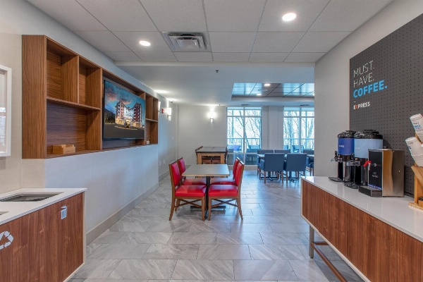 Holiday Inn Express & Suites Asheville Downtown, an IHG Hotel image 4